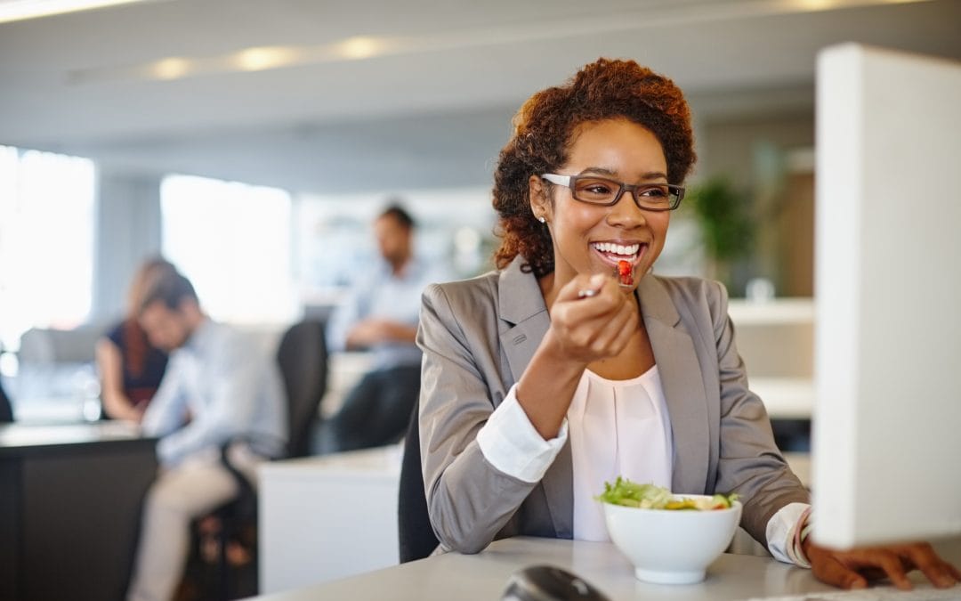 Young business women enjoying a healthy lunch