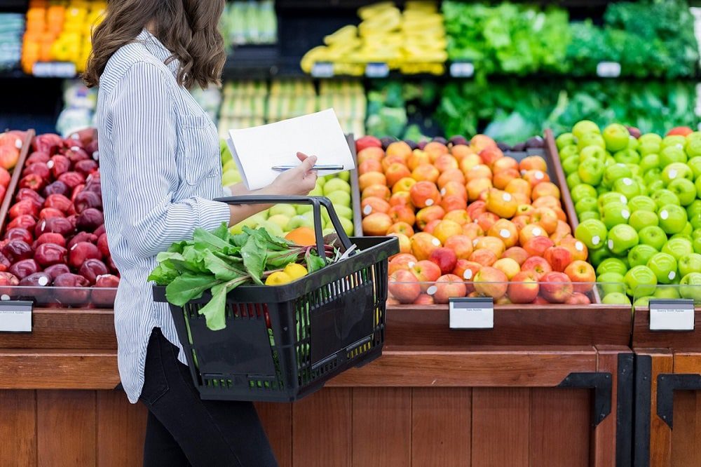 Medicaid member shopping for fresh produce